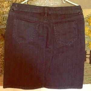 Maurice’s 19” w/ 7” split in front w/pockets skirt